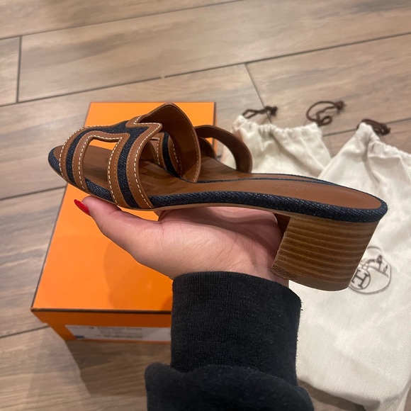 Hermes Sandales Oasis- COLOR: Bleu Brut/Gold - Picture 2 of 8